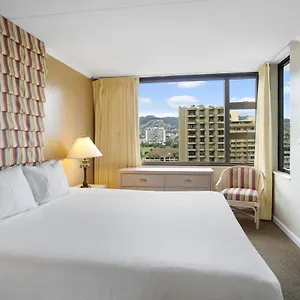 Apartment Construction Special At The Waikiki Banyan Free Parking And Wifi